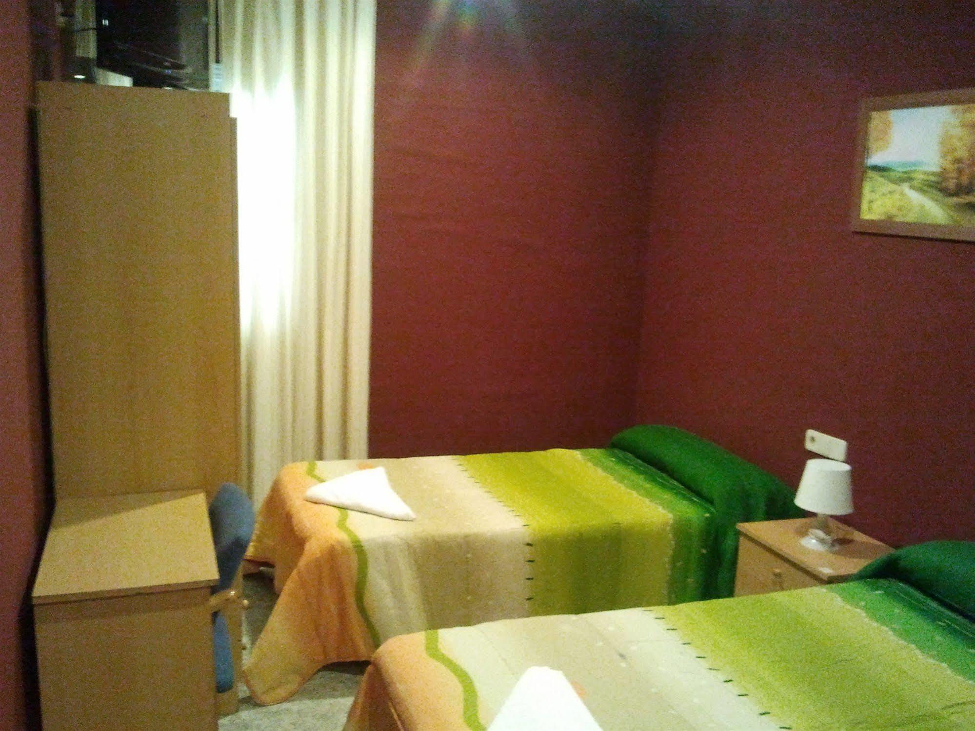 Hostal Emilio Barajas Madrid Eksteriør billede